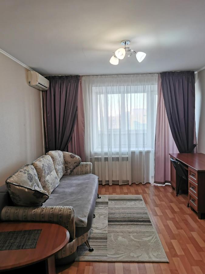 1 Комнатная Квартира В Самом Центре С Видом На Сквер Костанай Екстериор снимка